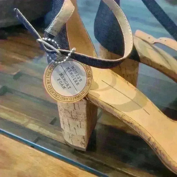 Chelsee girl sandals size  10 - Picture 2 of 4